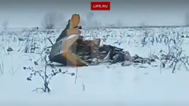 Опубликованы первые фото и видео с места крушения Ан-148 в Подмосковье