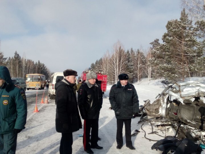 Восемь человек погибли в жутком ДТП под Красноярском: фото