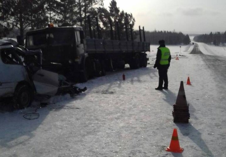 Восемь человек погибли в жутком ДТП под Красноярском: фото