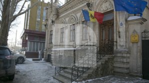 Нэстасе метит в мэры, но не думает чистить тротуары от льда перед зданием партии (фото) 