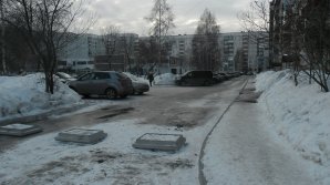 Проблема на Чеканах: Доступ во дворы для спецтранспорта заблокирован бетонными блоками