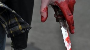 Камеры сняли зверское нападение преступника с ножом на женщину в Москве