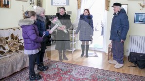 Ученики музыкальной школы первыми поздравили Евгения Догу с днём рождения