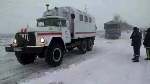 Автобус, перевозивший 15 школьников, застрял в снегу в Каушанском районе