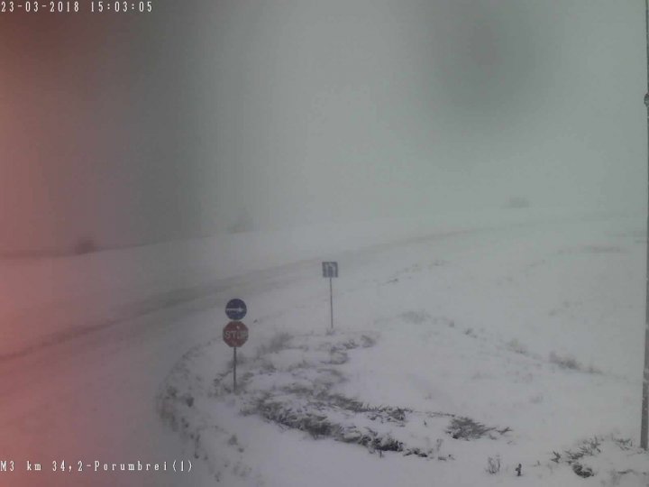 Движение крупнотоннажного транспорта приостановлено на некоторых национальных дорогах