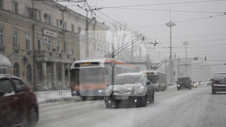 В Кишиневе более 70 спецмашин будут ночью убирать снег 