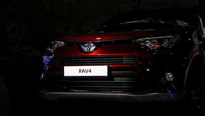 Toyota показала первое изображение нового кроссовера RAV4