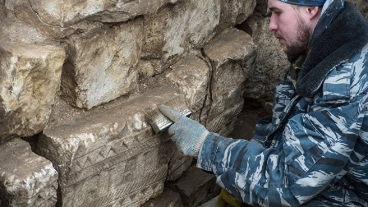 Археологи нашли 140 артефактов на раскопках в центре Москвы