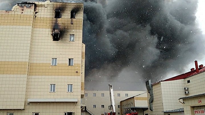 Прокуратура проверит жалобы на бездействие спасателей при пожаре в Кемерове