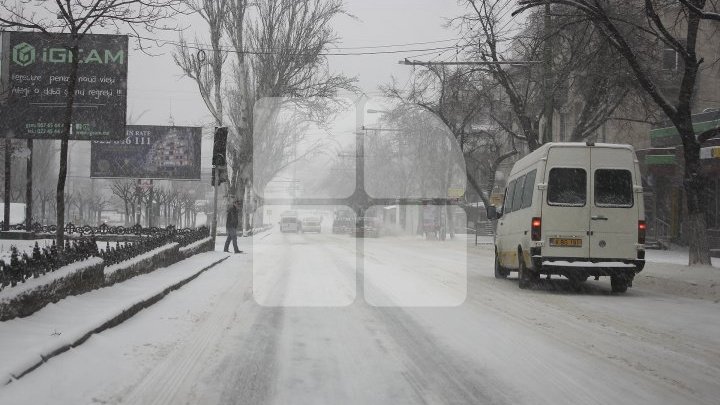 Муниципальные власти: снегоуборочные работы в столице ведутся в режиме нон-стоп (фото)