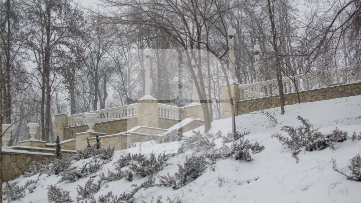 Движение крупнотоннажного транспорта приостановлено на некоторых национальных дорогах