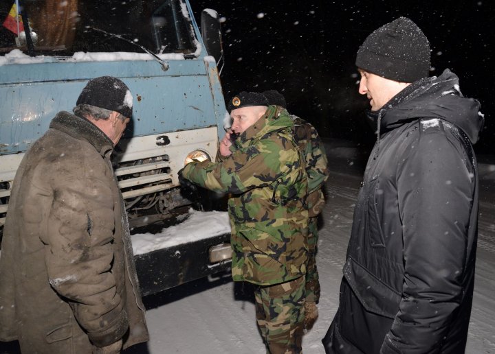 Тотальная мобилизация: трассы страны всю ночь патрулировали бригады Нацармии, полицейских и спасателей