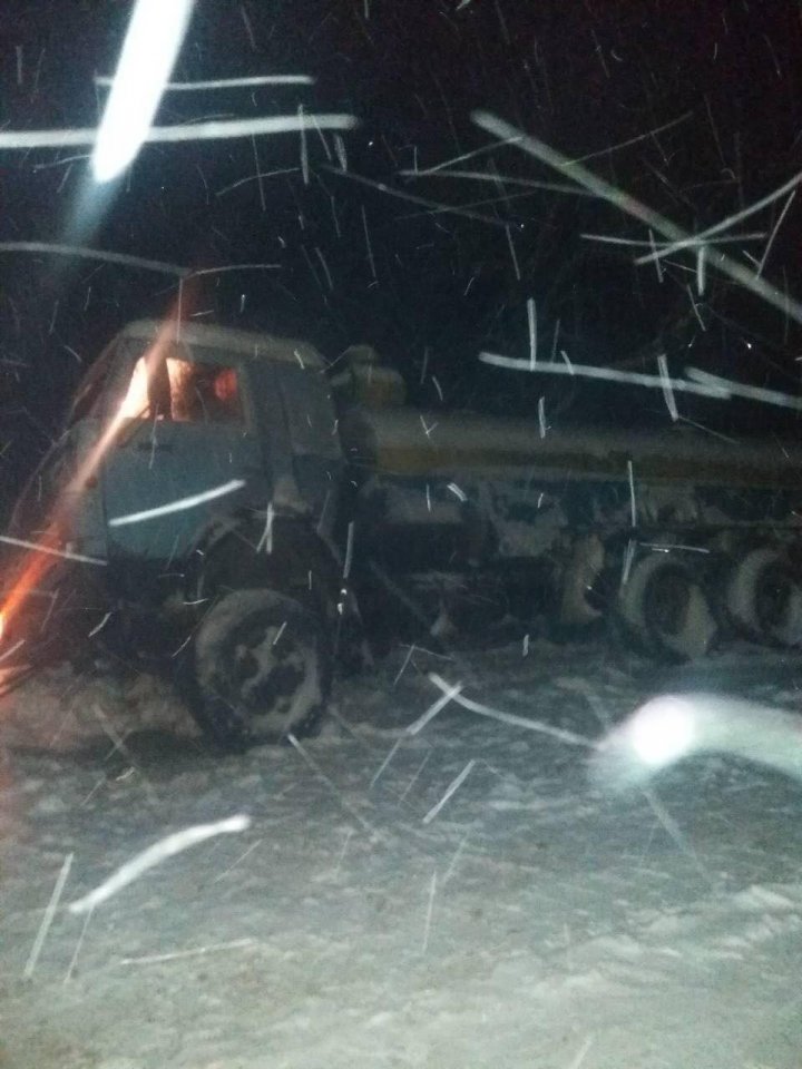 Движение крупнотоннажного транспорта приостановлено на некоторых национальных дорогах