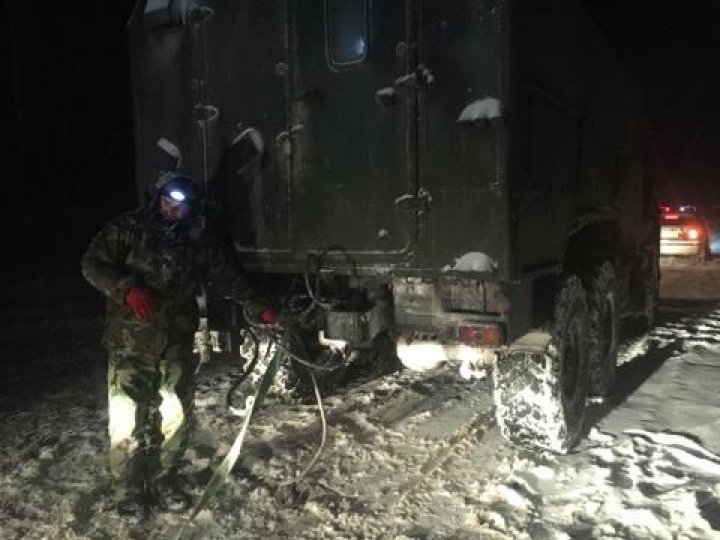 Движение крупнотоннажного транспорта приостановлено на некоторых национальных дорогах