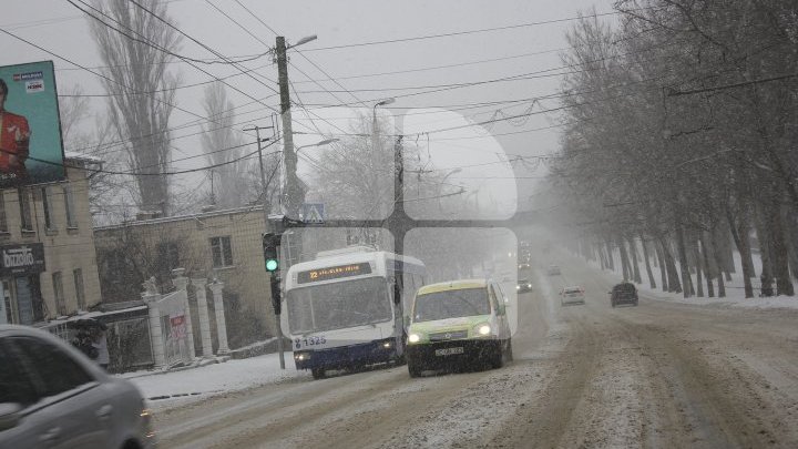 В Кишиневе более 70 спецмашин будут ночью убирать снег 