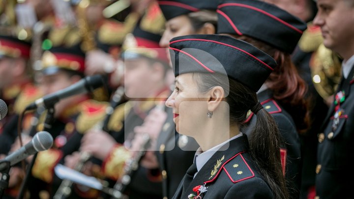 Карабинеры организовали для женщин концерт в честь 8 Марта: фоторепортаж 