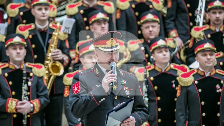 Карабинеры организовали для женщин концерт в честь 8 Марта: фоторепортаж 