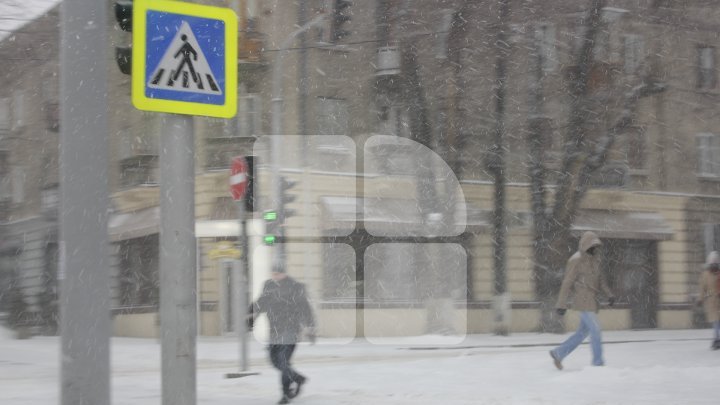 В Кишиневе более 70 спецмашин будут ночью убирать снег 