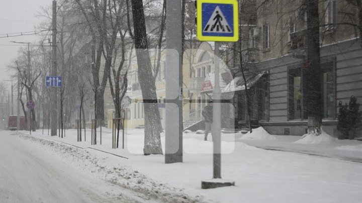 В Кишиневе более 70 спецмашин будут ночью убирать снег 