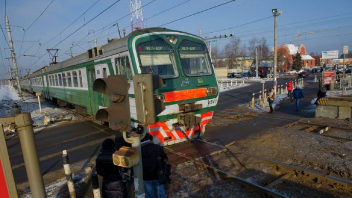 Электричка протаранила автомобиль в Подмосковье