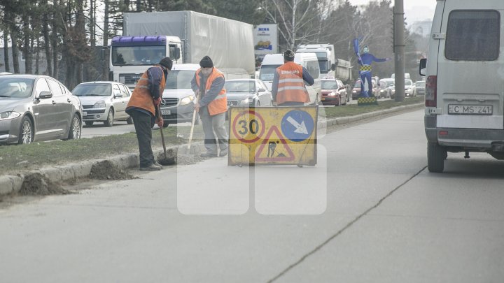 Генеральная уборка в столице: тысячи людей наводят порядок в городе с самого утра