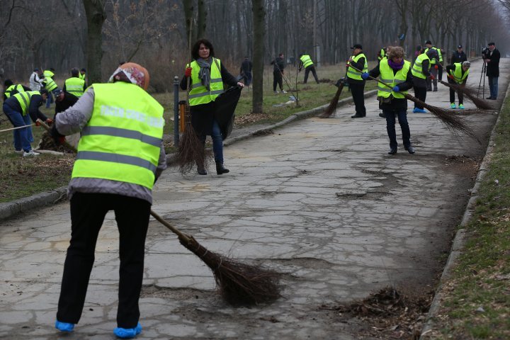 Как проходит генеральная уборка в столице: фоторепортаж