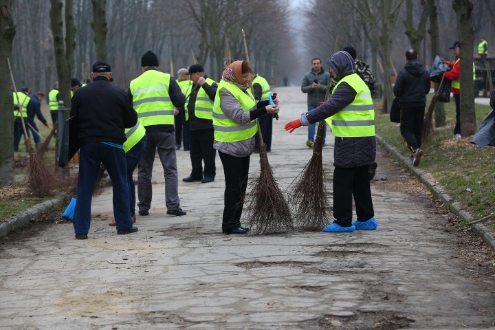 Как проходит генеральная уборка в столице: фоторепортаж