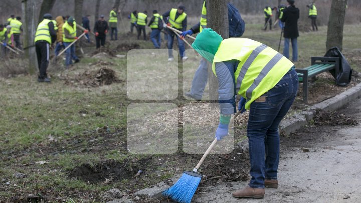 Генеральная уборка в столице продолжится до самого вечера: фото