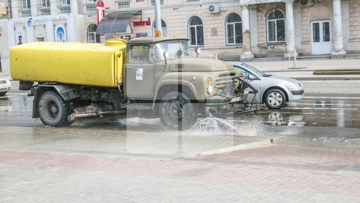 Как проходит генеральная уборка в столице: фоторепортаж