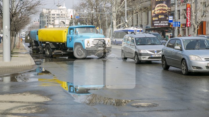 Как проходит генеральная уборка в столице: фоторепортаж