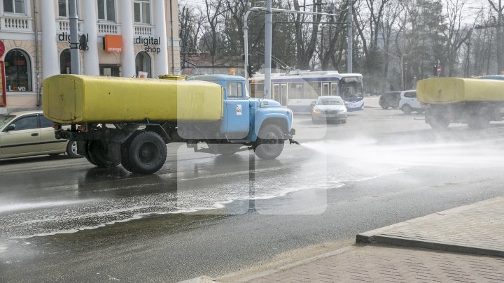 Как проходит генеральная уборка в столице: фоторепортаж