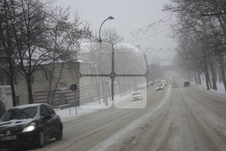 Как обстоит ситуация на дорогах страны после снегопада: фоторепортаж