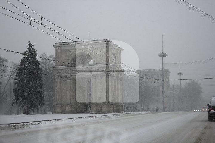 Как обстоит ситуация на дорогах страны после снегопада: фоторепортаж