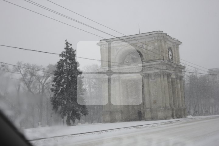 Как обстоит ситуация на дорогах страны после снегопада: фоторепортаж
