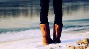 Из ревности школьницу заставили лизать чужие сапоги