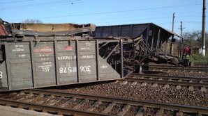 Во Львовской области сошел с рельсов поезд: фото 