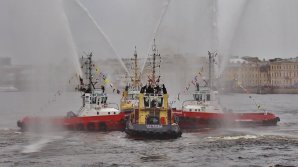 PUBLIKA WORLD: Буксиры станцевали вальс на Неве (видео) 
