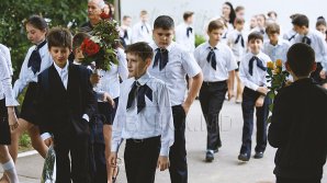 Жители Молдовы рассказали, стоит ли вводить школьную форму