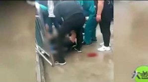 Шокирующие кадры: в Китае мужчина разбился насмерть, выпав из аттракциона