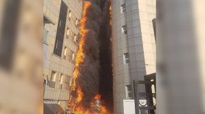 В Стамбуле горит половина здания больницы