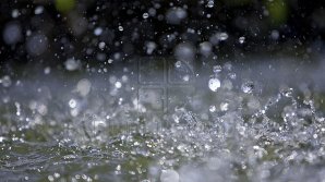 Шквалистый ветер и град пронеслись по северным районам страны