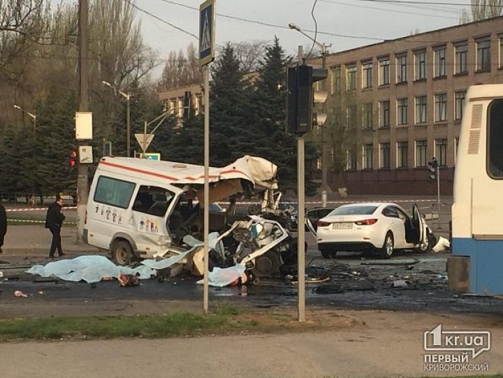 Страшная трагедия в Кривом Роге: в аварии с маршруткой погибло восемь человек 