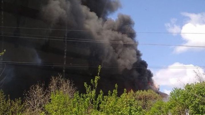 Пожар в Кишинёве показали на видео, снятое с дрона