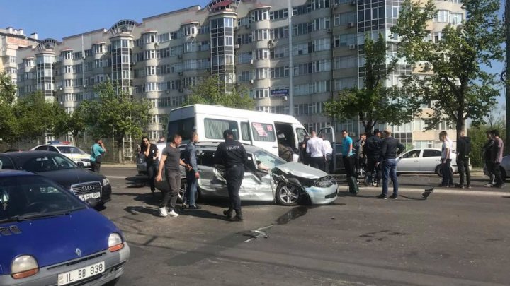 Пять человек пострадали в жутком ДТП возле цирка: видео