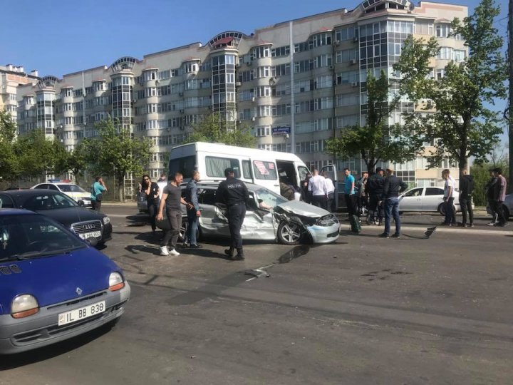 Пять человек пострадали в жутком ДТП возле цирка: видео