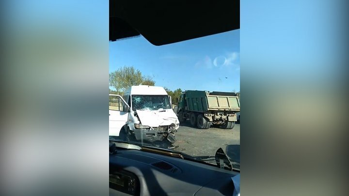 Десять человек пострадали в ДТП с грузовиком под Ватрой