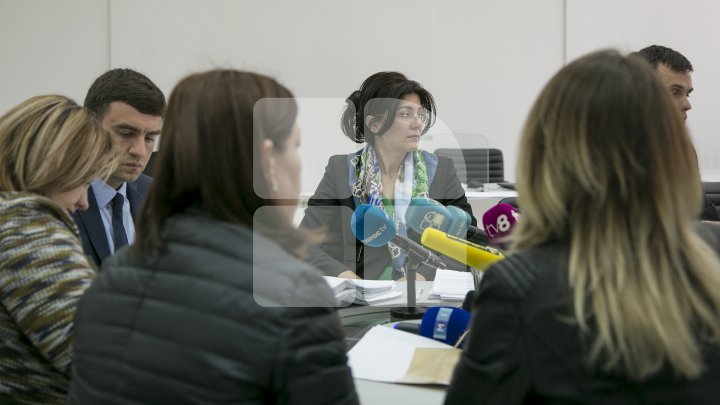 Сильвия Раду подала документы в Окружной избирательный совет: фоторепортаж