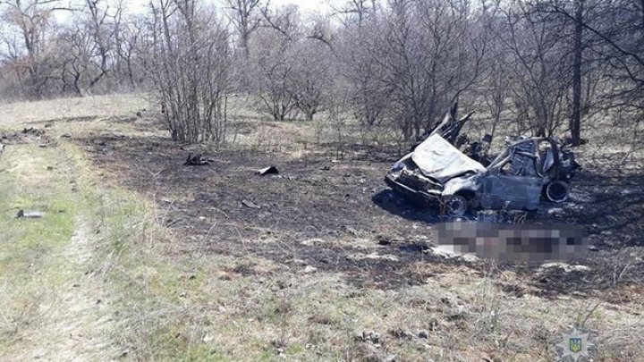 В Луганской области автомобиль подорвался на мине: семья из четырёх человек погибла