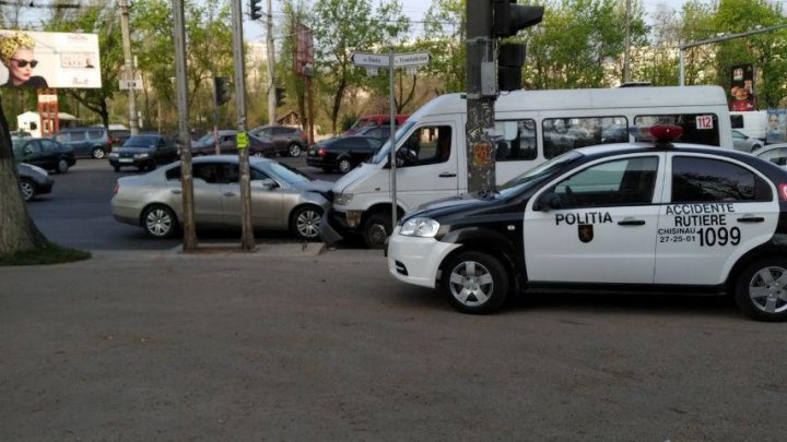 Серьезная авария на Ботанике с участием маршрутки: два человека в больнице