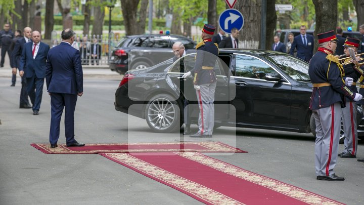 Президент Беларуси Александр Лукашенко встретился с Игорем Додоном: фоторепортаж